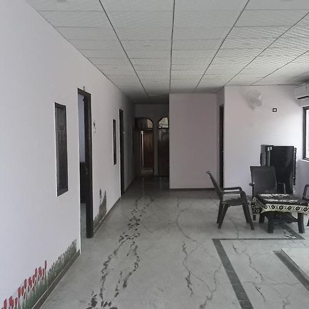 Oyo Rajdhani Guest House Фаридабад Экстерьер фото