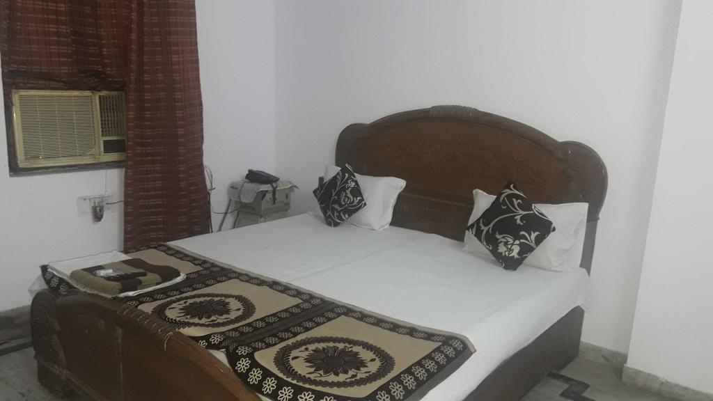 Oyo Rajdhani Guest House Фаридабад Экстерьер фото